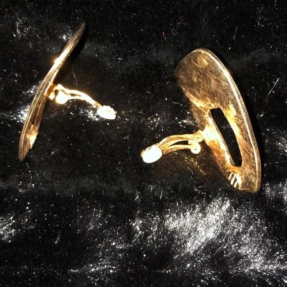 VINTAGE EARRINGS {Clip} - Picture 4 of 6
